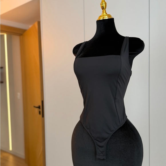 Lulus Tops - Black Open Tie-Back Bodysuit